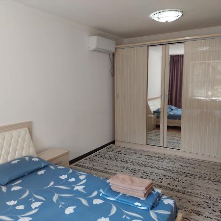 Apartment On Toktogula Bisjkek Buitenkant foto