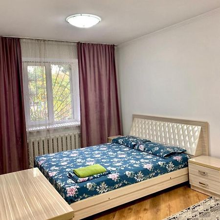 Apartment On Toktogula Bisjkek Buitenkant foto
