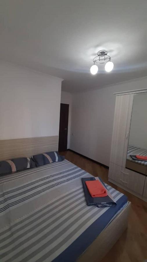 Apartment On Toktogula Bisjkek Buitenkant foto
