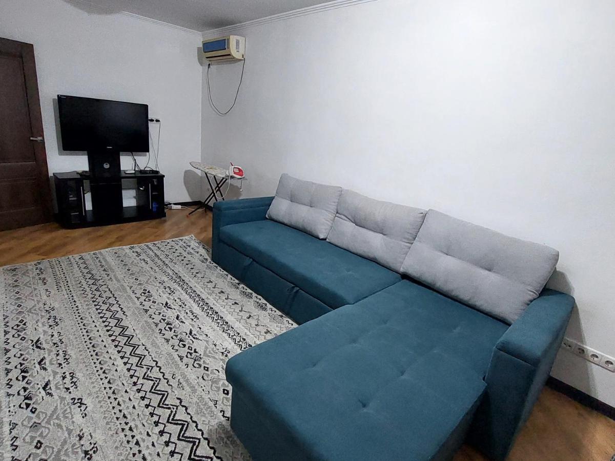 Apartment On Toktogula Bisjkek Buitenkant foto